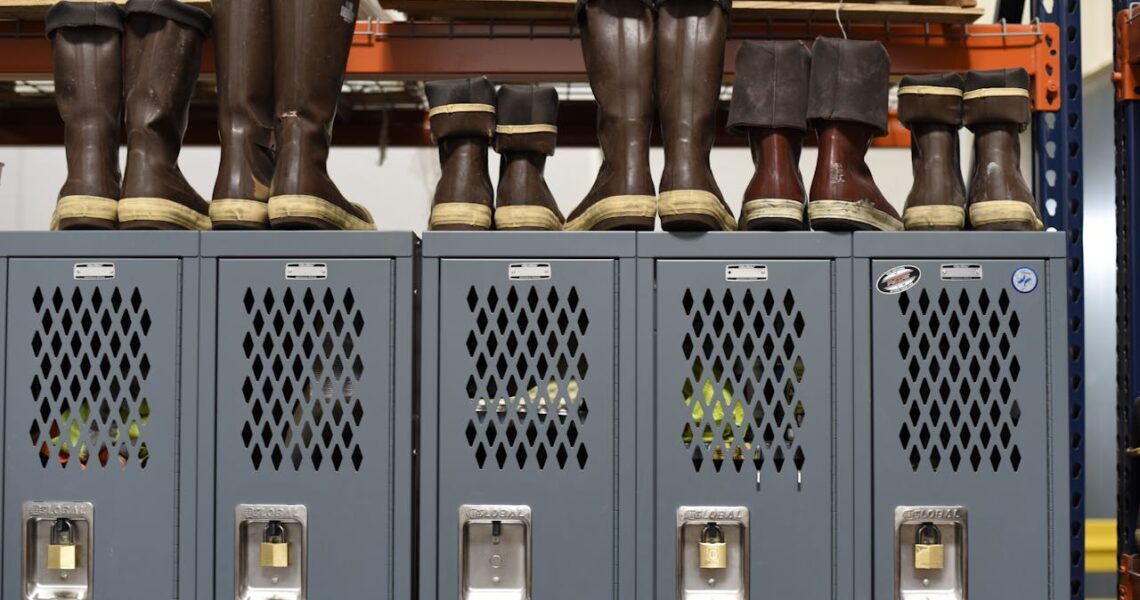 Buty robocze – jak świadomie wybrać obuwie do pracy